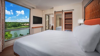 Tower - Deluxe Suite - Club Access