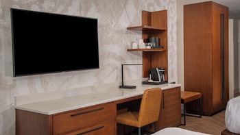 Tower Water View King bed