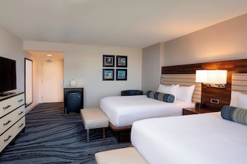 Room, 2 Queen Beds, Balcony, Marina View