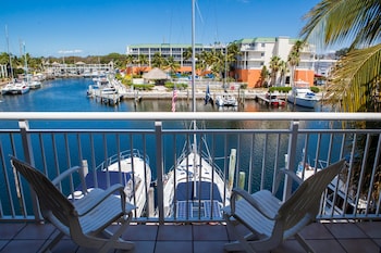 Room, 2 Queen Beds, Balcony, Marina View