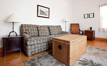 Cigar House Queen Suite w/ Poolside Balcony