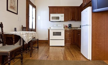 Island City House Queen Suite