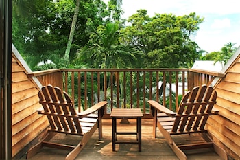 Cigar House Queen Suite w/ Poolside Balcony
