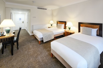 Family Room (2 Adults + 2 Children)