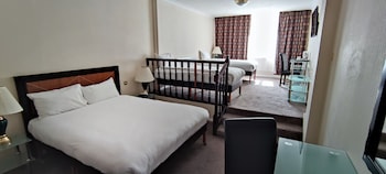 Family Room (2 Adults + 2 Children)