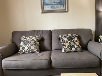Deluxe Room, 1 Queen Bed, Non Smoking, Ground Floor