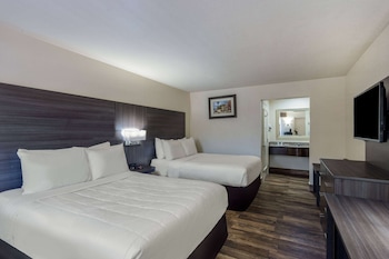 Standard Room, 2 Double Beds, Non Smoking, Ground Floor