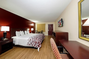 Standard Room, 1 King Bed, Non Smoking, Poolside
