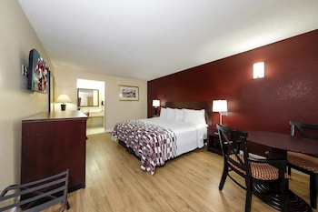 Standard Room, 1 King Bed, Non Smoking, Poolside
