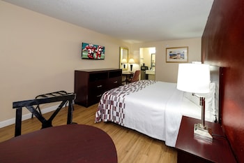 Standard Room, 1 King Bed, Non Smoking, Poolside