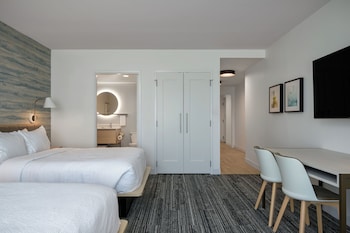 Standard Studio, 2 Queen Beds (Mobility Accessible, Tub)