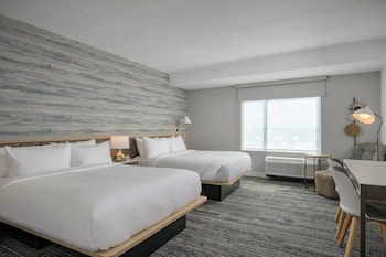 Standard Studio, 2 Queen Beds (Mobility Accessible, Tub)