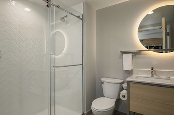Studio, 1 King Bed with Sofa bed (Hearing Accessible)