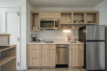 Standard Studio, 2 Queen Beds (Mobility Accessible, Tub)