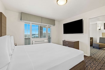 Suite, 1 King Bed with Sofa bed, Accessible, Bathtub (with Sofabed)