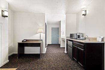 Suite, 1 King Bed with Sofa bed, Accessible, Bathtub (with Sofabed)