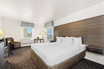 Standard Room, 1 King Bed, Accessible, Non Smoking