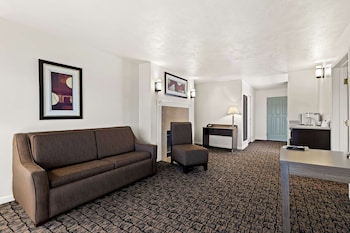 Suite, 1 King Bed with Sofa bed, Accessible, Bathtub (with Sofabed)