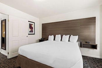 Suite, 1 King Bed, Non Smoking, Refrigerator & Microwave