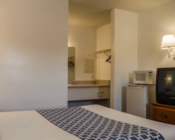 Standard Room, 1 Queen Bed, Non Smoking