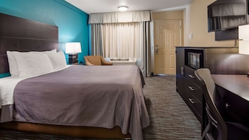 Standard Room, 1 King Bed, Non Smoking, Refrigerator & Microwave