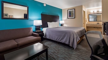 Standard Room, 1 King Bed, Non Smoking, Refrigerator & Microwave