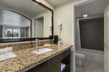 Suite, 1 King Bed, Non Smoking