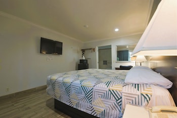 Standard Room, 1 King Bed, Accessible