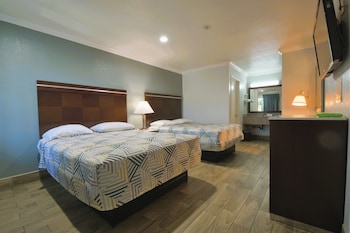 Standard Room, 2 Queen Beds, Non Smoking