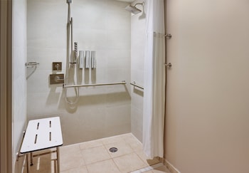 Accessible Room (ACKG)