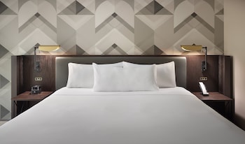 Standard Room, 1 King Bed