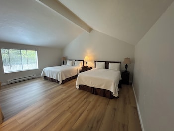 Standard Suite, Multiple Beds