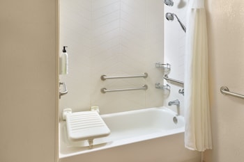 Room, 2 Queen Beds, Roll-in Shower