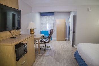 Deluxe Studio Suite, 1 King Bed, Non Smoking
