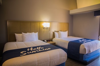 Standard Room, 2 Queen Beds, Balcony