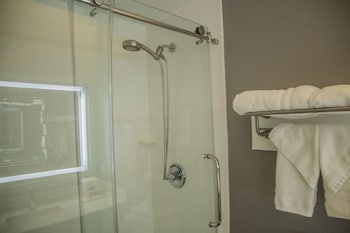 Standard Room, 2 Queen Beds, Balcony