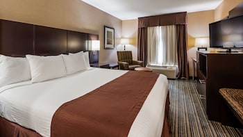Standard Room, 1 King Bed, Non Smoking, Refrigerator & Microwave
