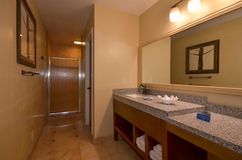 Standard Room, 1 King Bed, Non Smoking, Balcony