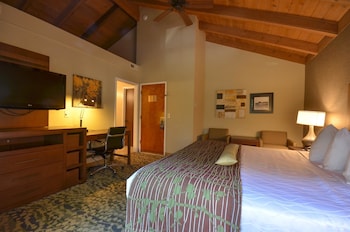 Standard Room, 1 King Bed, Non Smoking, Balcony