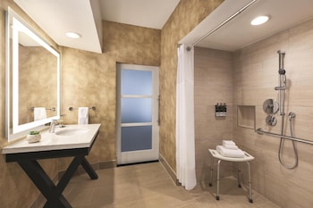 Suite, 1 Bedroom (Roll-In Shower)