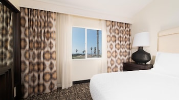 Suite, 1 Bedroom, Partial Ocean View