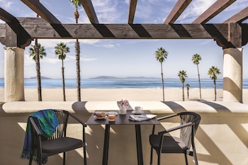 Suite, 1 King Bed with Sofa bed, Ocean View (Roll-In Shower)