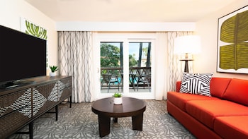 Suite, 1 King Bed with Sofa bed, Pool View