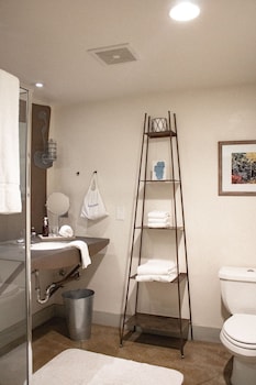 Room, 1 King Bed (1st Floor)