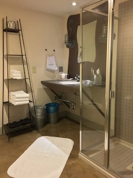 Room, 1 King Bed (1st Floor)