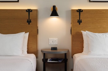 Room, 2 Queen Beds, Non Smoking, Garden View