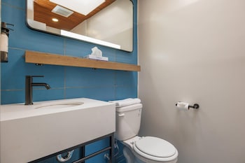 Room, 2 Queen Beds, Non Smoking, Garden View