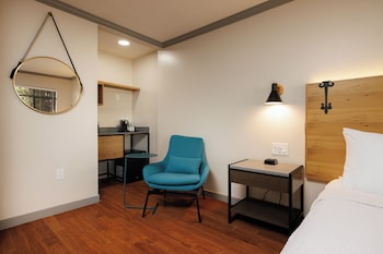 Suite, 1 King Bed with Sofa bed, Non Smoking