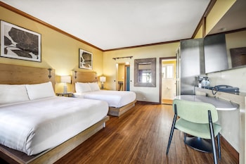 Room, 2 Queen Beds, Non Smoking