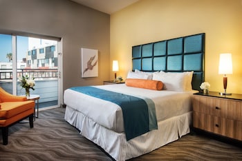 Deluxe Room, 1 King Bed, Balcony